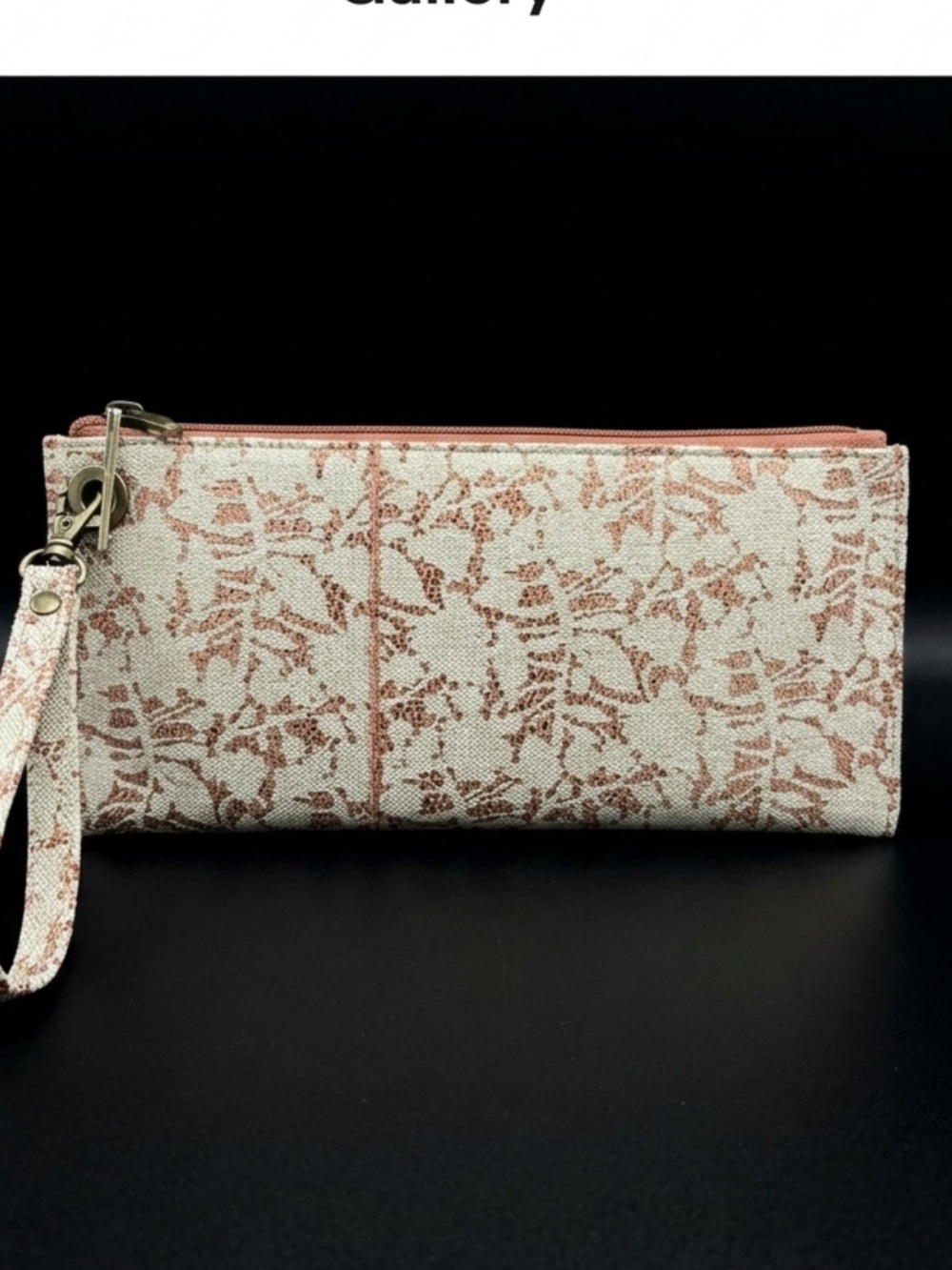 ✨HOBO Vida Zip Wristlet in Botanical Beauty Leather-HTF ✨